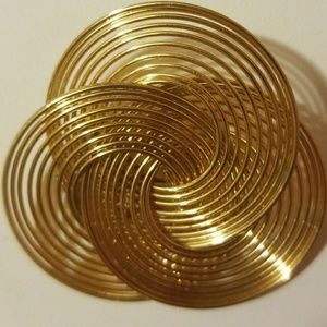 Golden Wire Circle Brooch